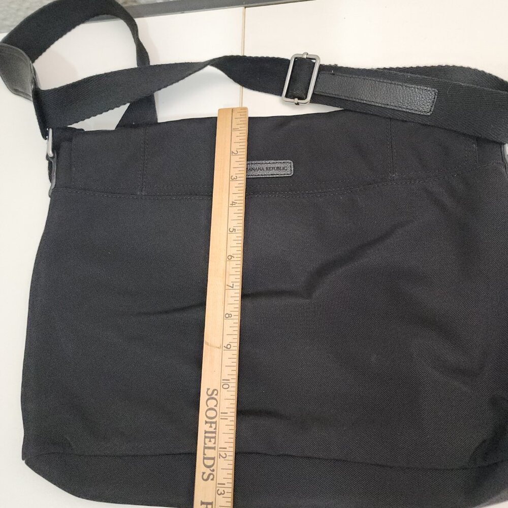 Banana Republic Black Messenger Laptop Bag Adjustable Strap Work Travel - Picture 9 of 13